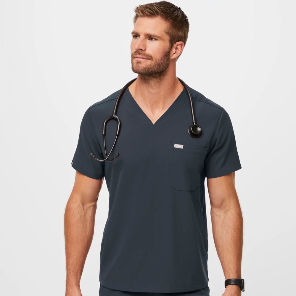 Figs Men's Dark Harbor 3-pocket Scrub Shirt (Chisec)